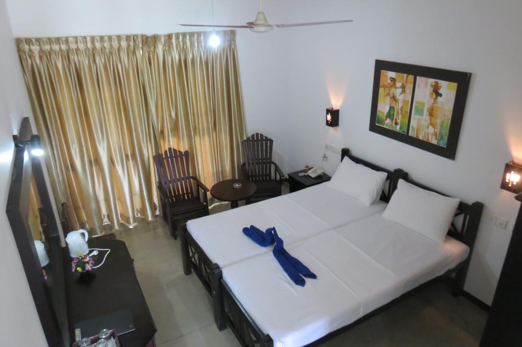 Scandinavia Hotel Hikkaduwa Rum bild